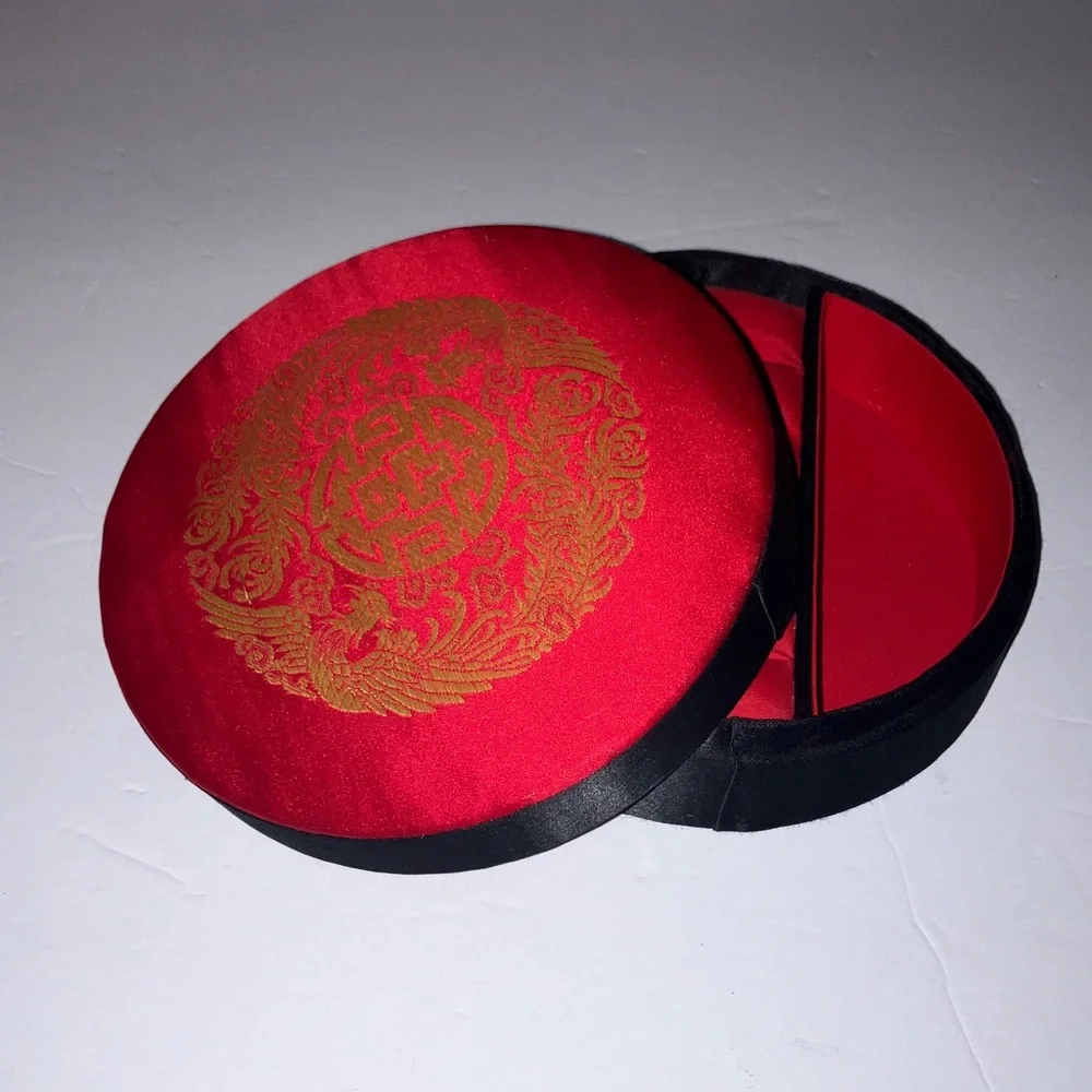Vintage Red and Black‎ Round Satin Jewelry Organizer with Oriental Flair 6”